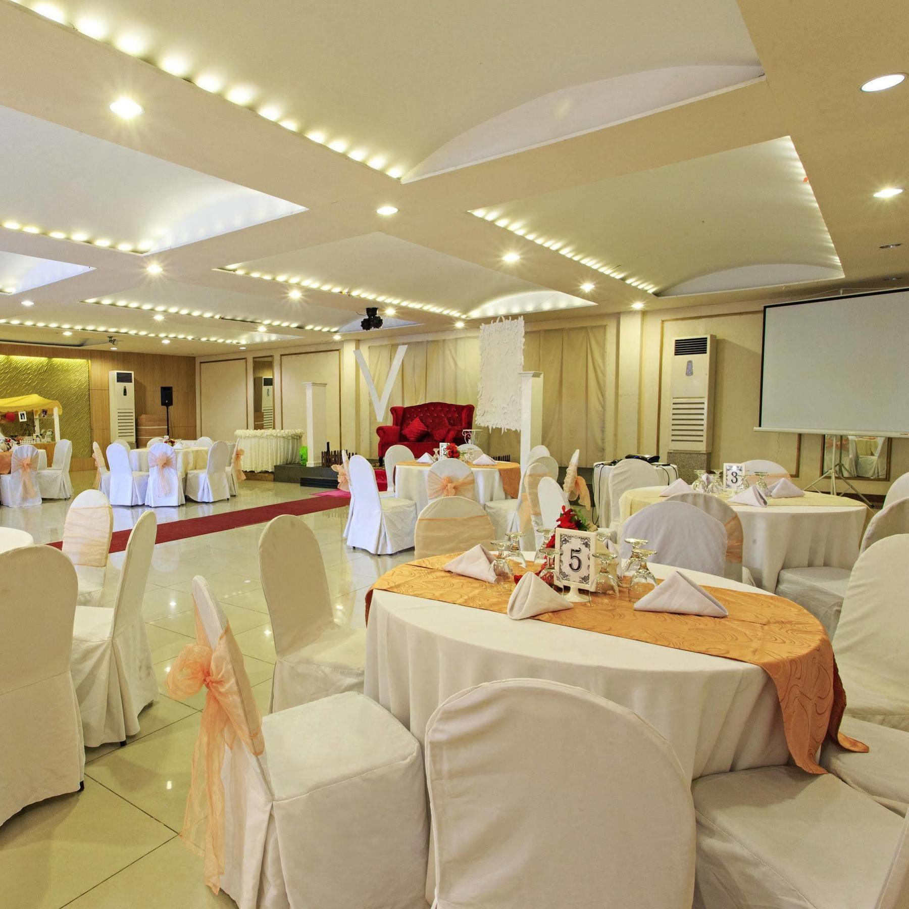The Orchard Cebu Hotel & Suites Powered By Cocotel Exterior photo